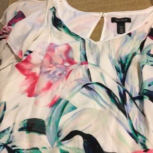 Gorgeous floral sleeveless top